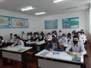 В 2021-2022 учебном году в декабре месяца состоялась декада по математике в средней школе №10 имени С.К.Нурмаганбетова. 9 декабря провела открытый урок по геометрии на тему : «Равнобедренный треугольник и его свойства»
